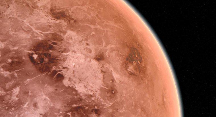 ¿Cuáles son las temperaturas bajas y altas en Venus?