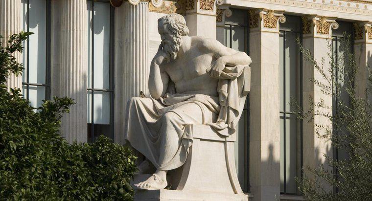¿Qué contribuyó Sócrates a la filosofía?