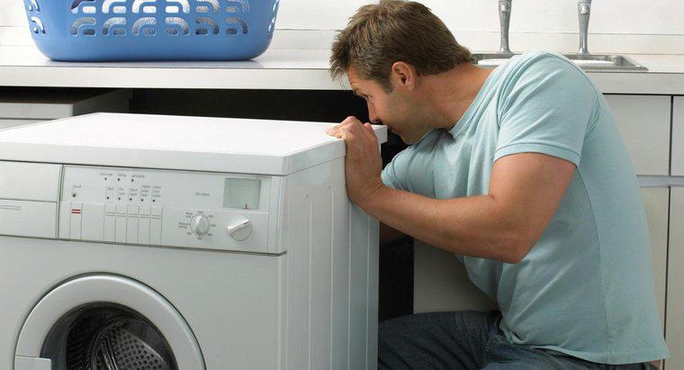 ¿Cuáles son las causas de la fuga por desagüe de la lavadora?