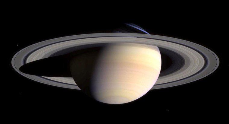 ¿Cuáles son algunos hechos interesantes sobre Saturno?