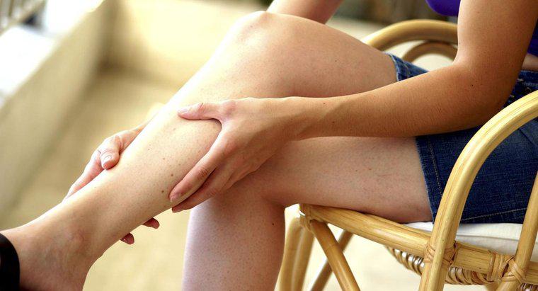 ¿Qué causa el hormigueo en las piernas?