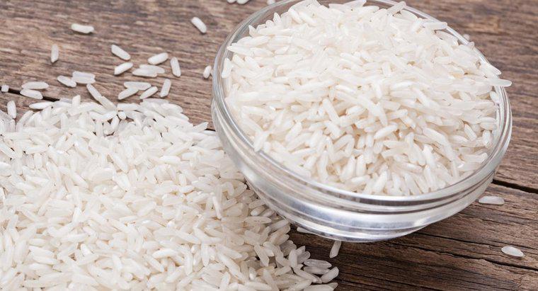 ¿Cuántas tazas de arroz crudo hacen una taza de arroz cocido?