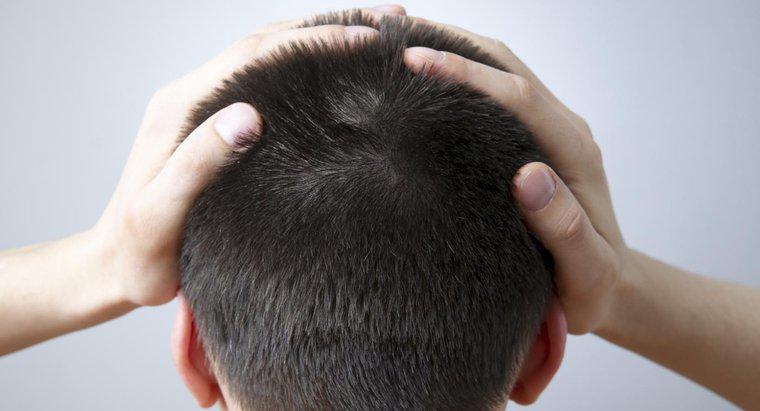 ¿Cuáles son algunas causas de dolor en la parte posterior de su cabeza?