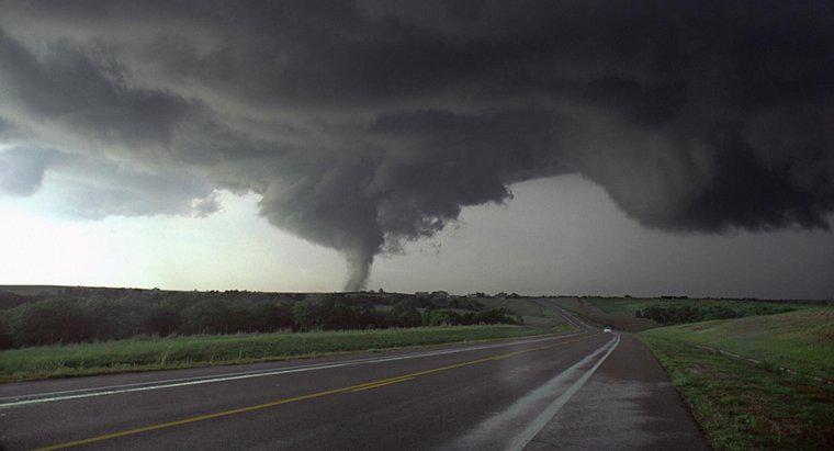 ¿Cuáles son las características de un tornado?