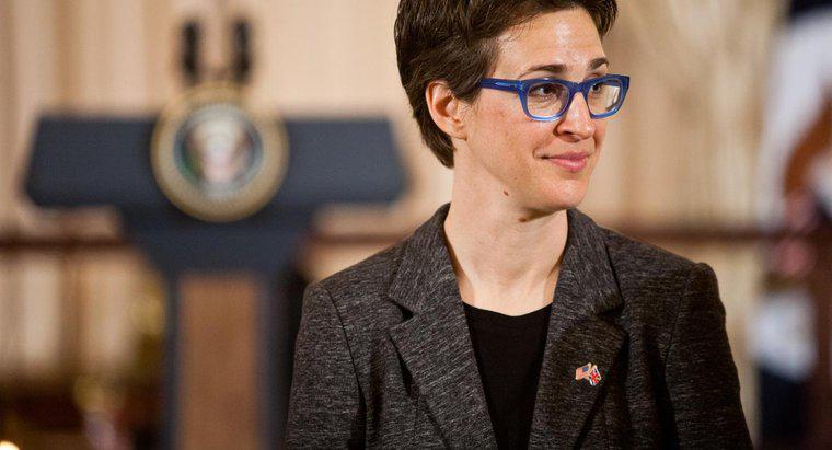 ¿Cómo se comunica un miembro del público en general con Rachel Maddow?