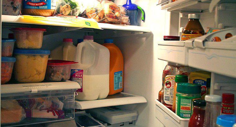 ¿Cuántos vatios dibuja un refrigerador?