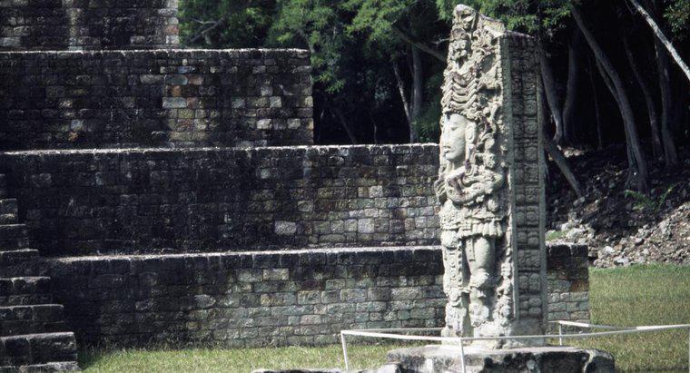 ¿Cuáles son los nombres de algunos reyes mayas?