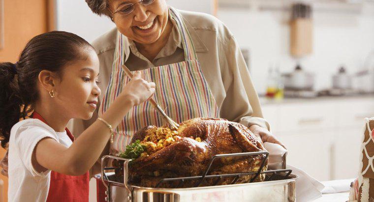 ¿Qué porcentaje de hogares estadounidenses comen pavo en Navidad?
