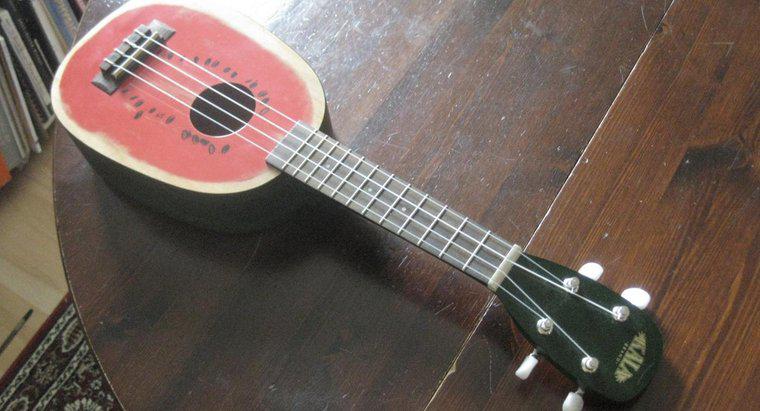 ¿Cuál es la diferencia entre un ukelele y una guitarra?