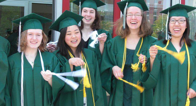¿Cómo se usan los cordones de honor de graduación?