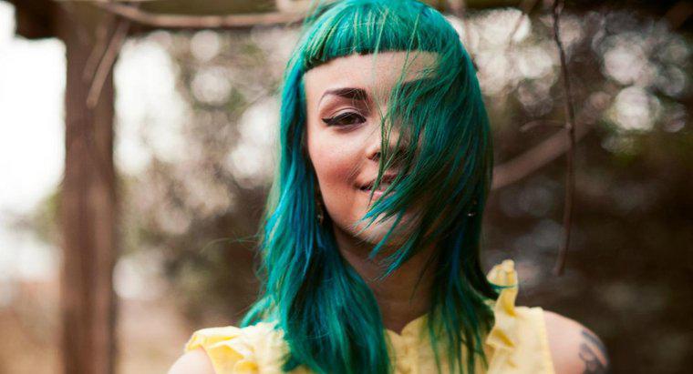 ¿Cómo hacer tinte de pelo verde?
