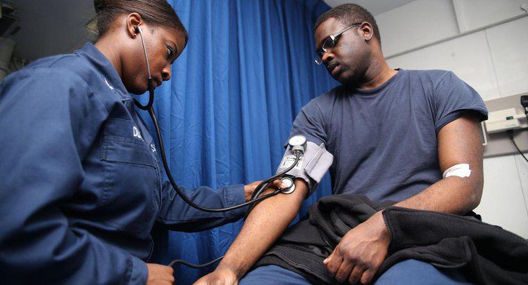 ¿Puede la presión arterial alta hacer que tenga escalofríos y enfriarse?