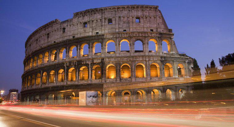 ¿Cuánto tiempo tomó construir el Coliseo?