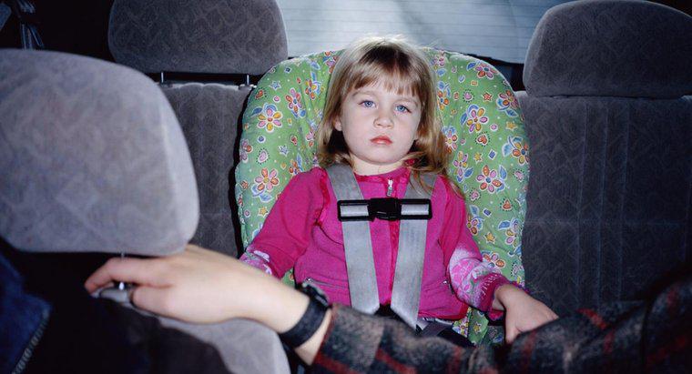 ¿Cuánto tiene que pesar un niño para sentarse en un asiento de pasajero?