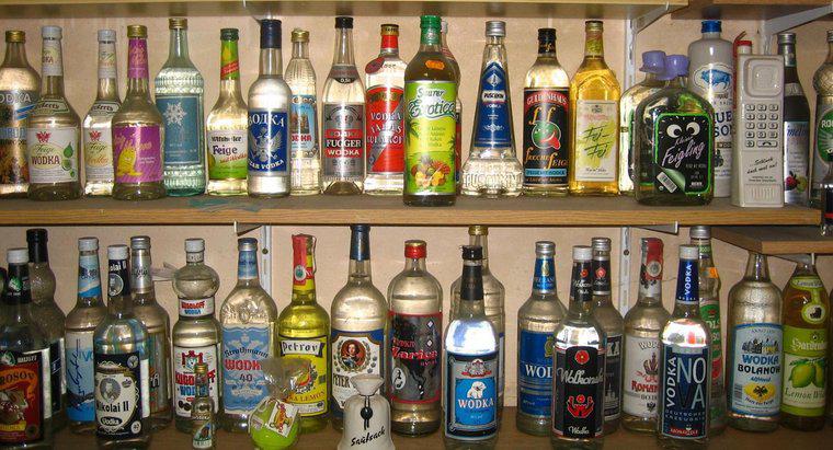 ¿Cuáles son los nombres de las marcas de vodka populares?