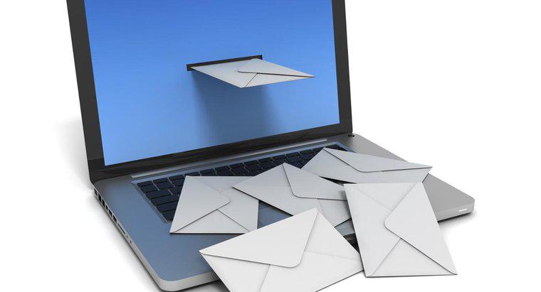 ¿Cuál es la diferencia entre una carta de papel y un correo electrónico?