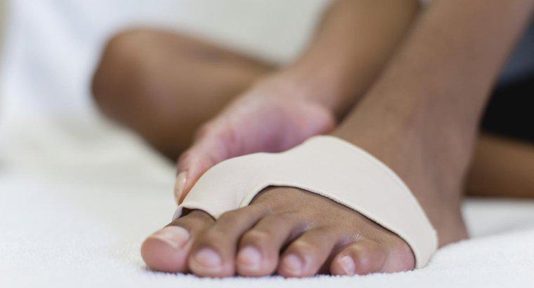 ¿Qué causa el dolor agudo del dedo del pie?