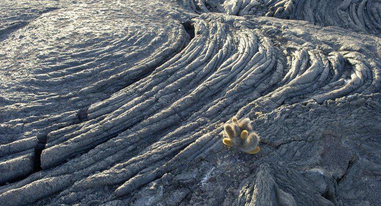 ¿Qué roca se forma cuando el magma se enfría en la superficie de la Tierra?