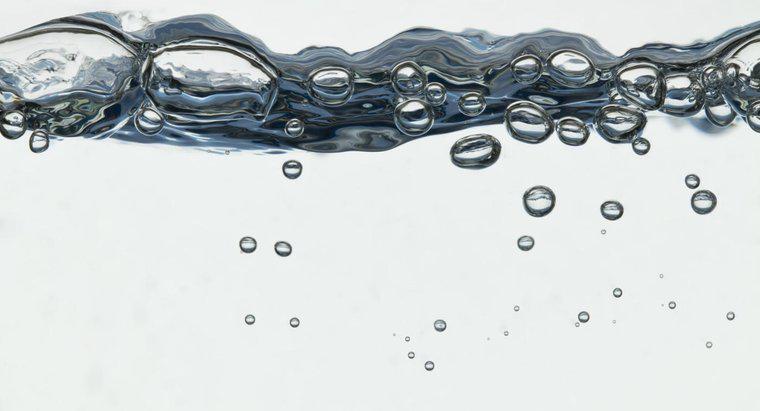 ¿Es el agua destilada lo mismo que el agua desmineralizada?