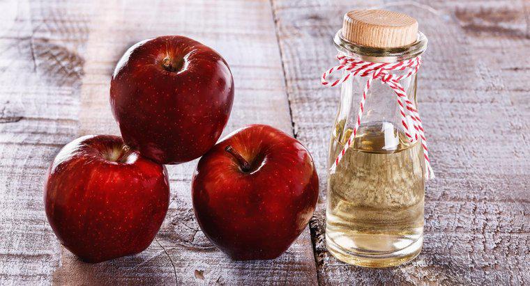 ¿Cómo se puede reducir el colesterol al beber vinagre de manzana?