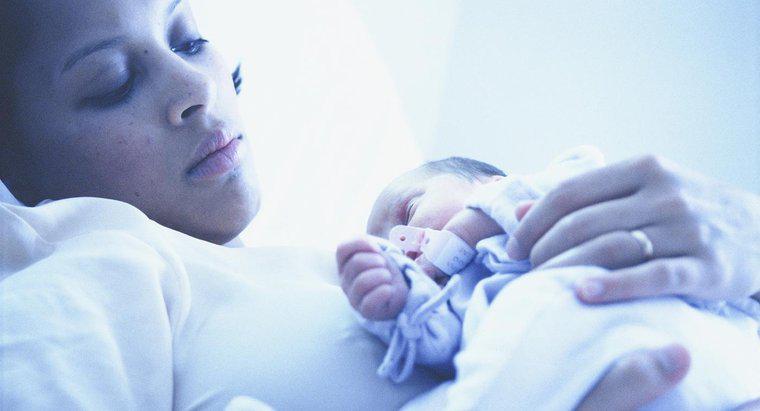 ¿Cuánto tiempo después de la concepción un análisis de sangre muestra un resultado de embarazo positivo?