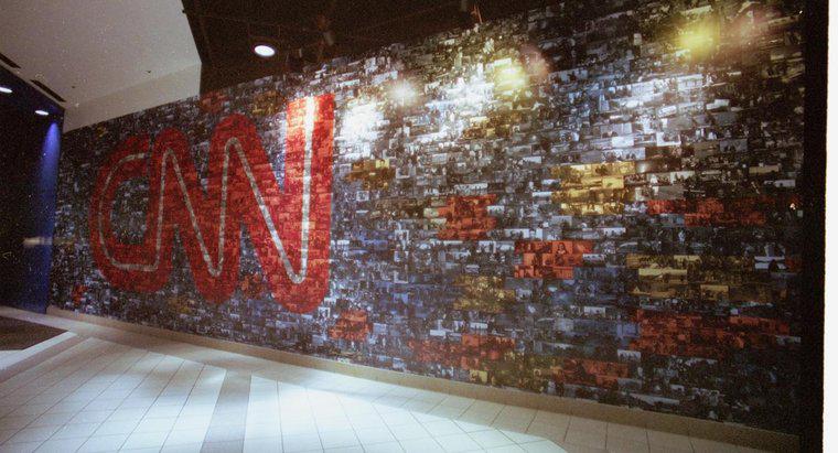 ¿Dónde puede encontrar una lista de periodistas de la CNN?