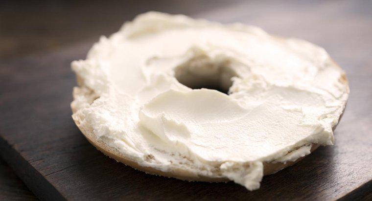 ¿Cuántas calorías en un bagel con queso crema?
