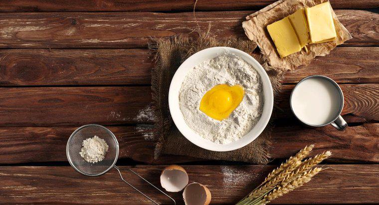 ¿Qué ingrediente puedes agregar para hacer tu pastel de mantequilla más húmedo?