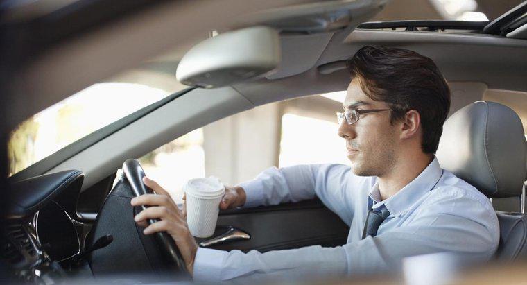 ¿De qué manera puede usted aliviar el dolor del nervio ciático mientras conduce?
