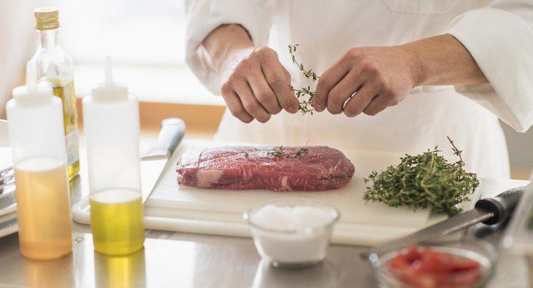 ¿Cómo se calculan los tiempos de cocción para varios cortes de carne?