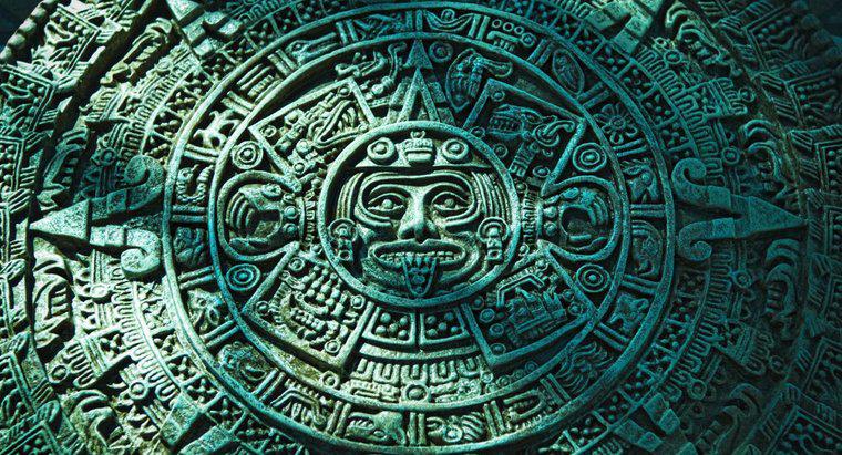 ¿Qué contribuciones hechas por los aztecas han influido en la sociedad de hoy?