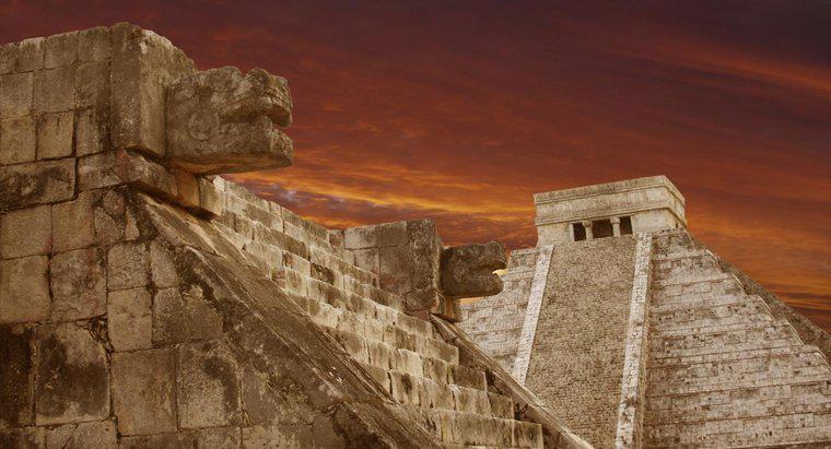 ¿Cuáles fueron algunos de los principales logros de las civilizaciones azteca y maya?