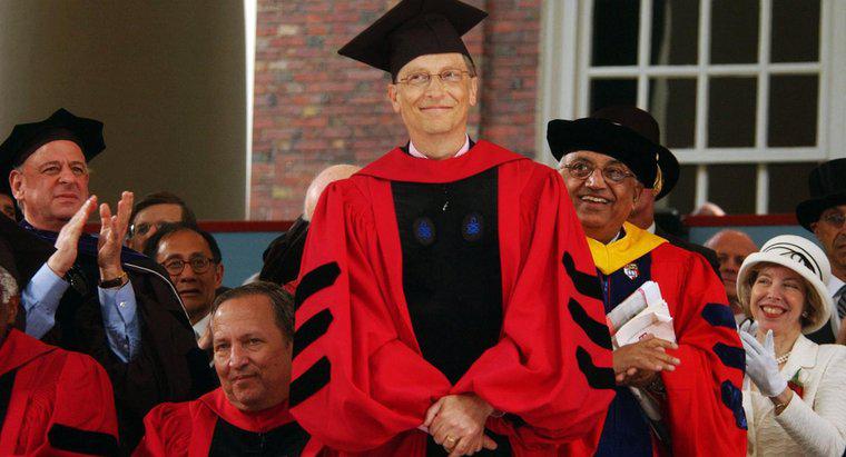 ¿Cuál fue el comandante de Bill Gates en la universidad?