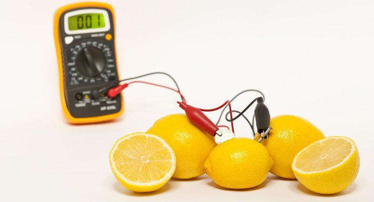 ¿El jugo de limón conduce la electricidad?
