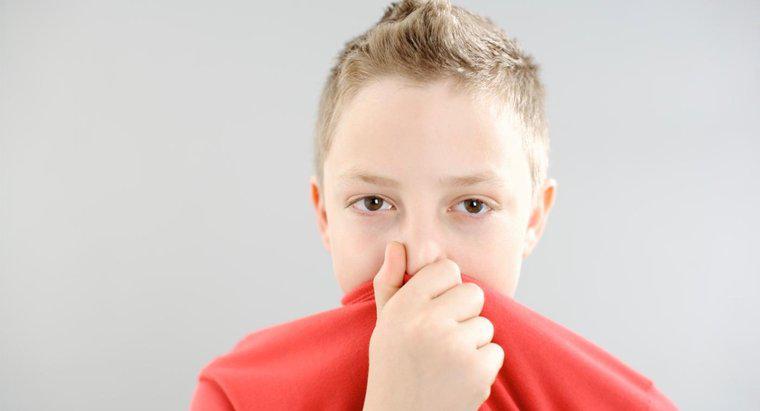¿Cuáles son las posibles causas del mal olor de la orina?