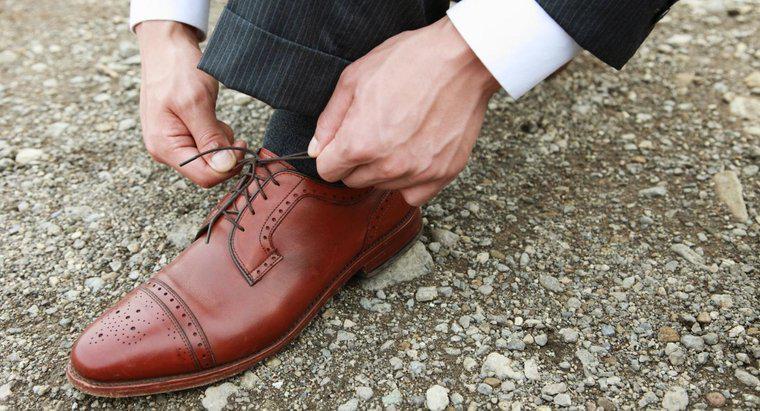 ¿Cuál es la mejor manera de estirar los zapatos de cuero?