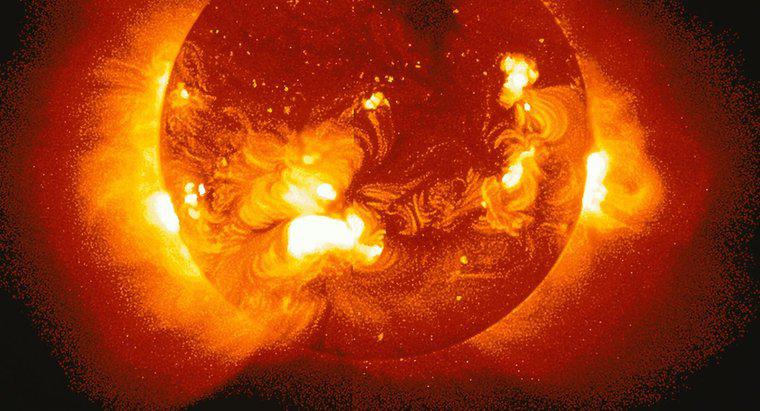 ¿Cuáles son las tres capas de la atmósfera del sol?