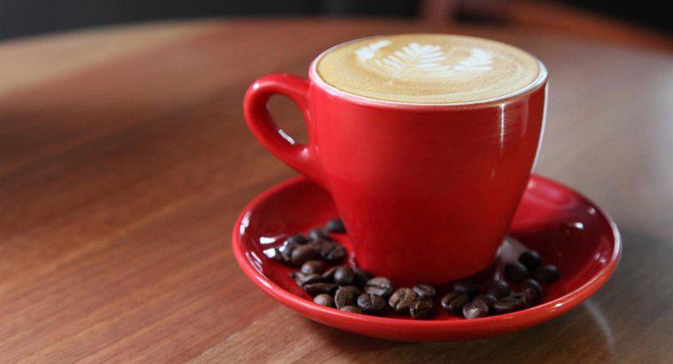 ¿Por qué la cafeína te hace orinar más?
