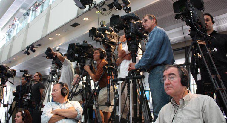 ¿Cuáles son las ventajas y desventajas de los medios de comunicación?