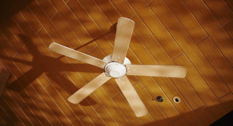 ¿Cómo instalar una abrazadera de ventilador de techo?