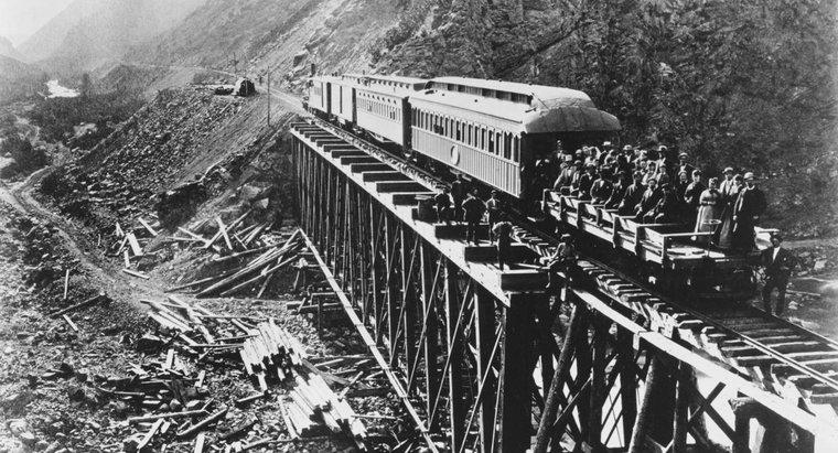 ¿Qué era el ferrocarril transcontinental?