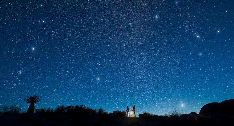 ¿Qué tan lejos está la constelación de Géminis de la Tierra?