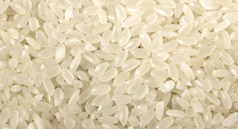 ¿Comer arroz sin cocer puede hacerte daño?